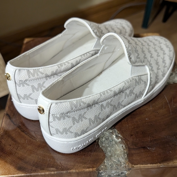 Michael Kors Teddi Sig Logo PVC Canvas Slip-on Sneakers sz 8.5 Grey on White - Picture 4 of 13